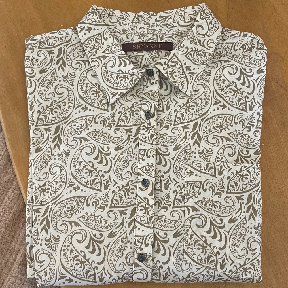 Shyanne Beige Paisley Button-Down Shirt with Turquoise-Accent Snap Buttons